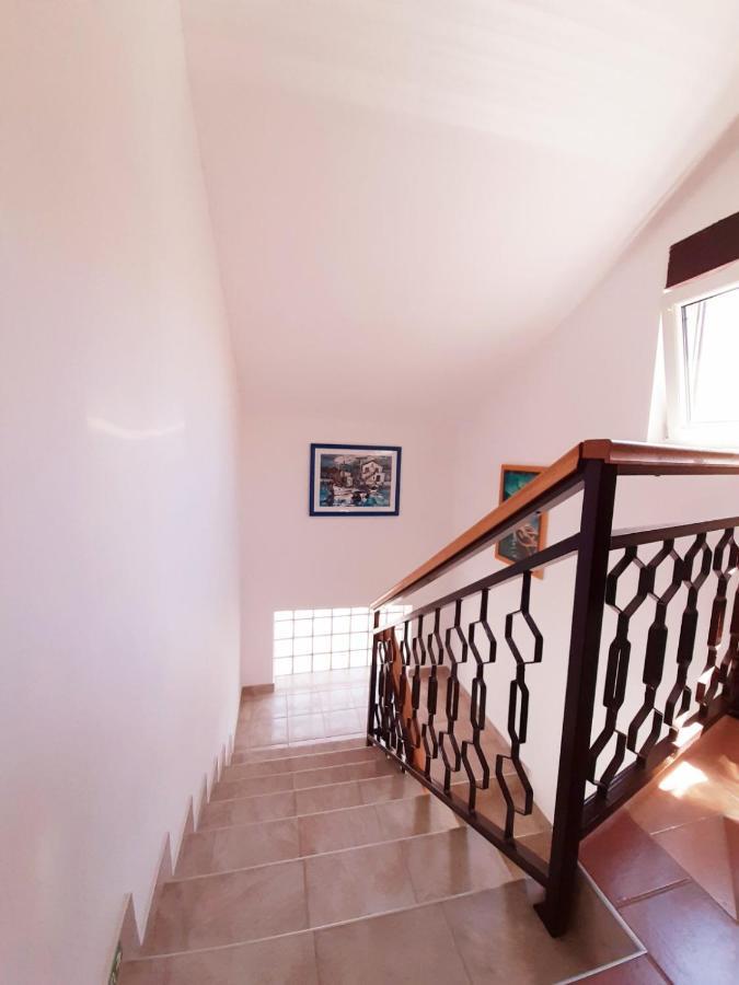 Apartments Izabela Muzic-Fornaric Cres Exterior foto